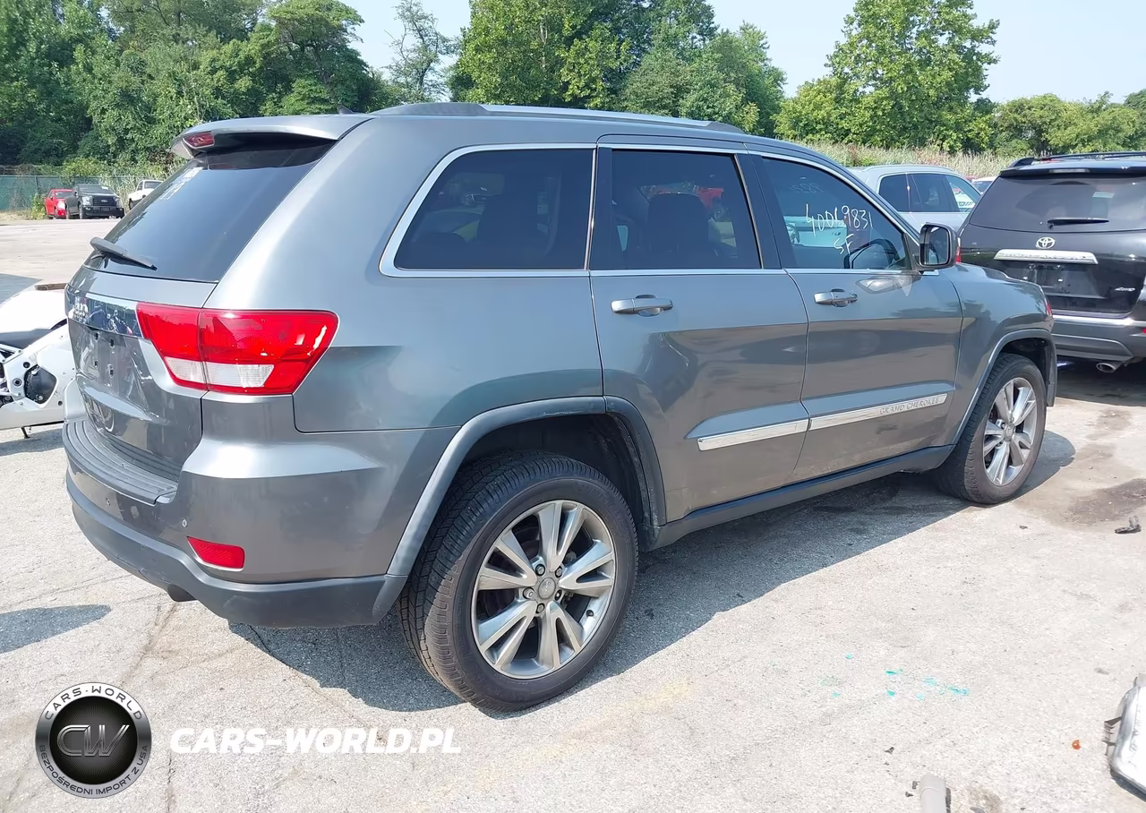 2013 Jeep Grand Cherokee Laredo VIN:1C4RJFAG2DC586272 - 4
