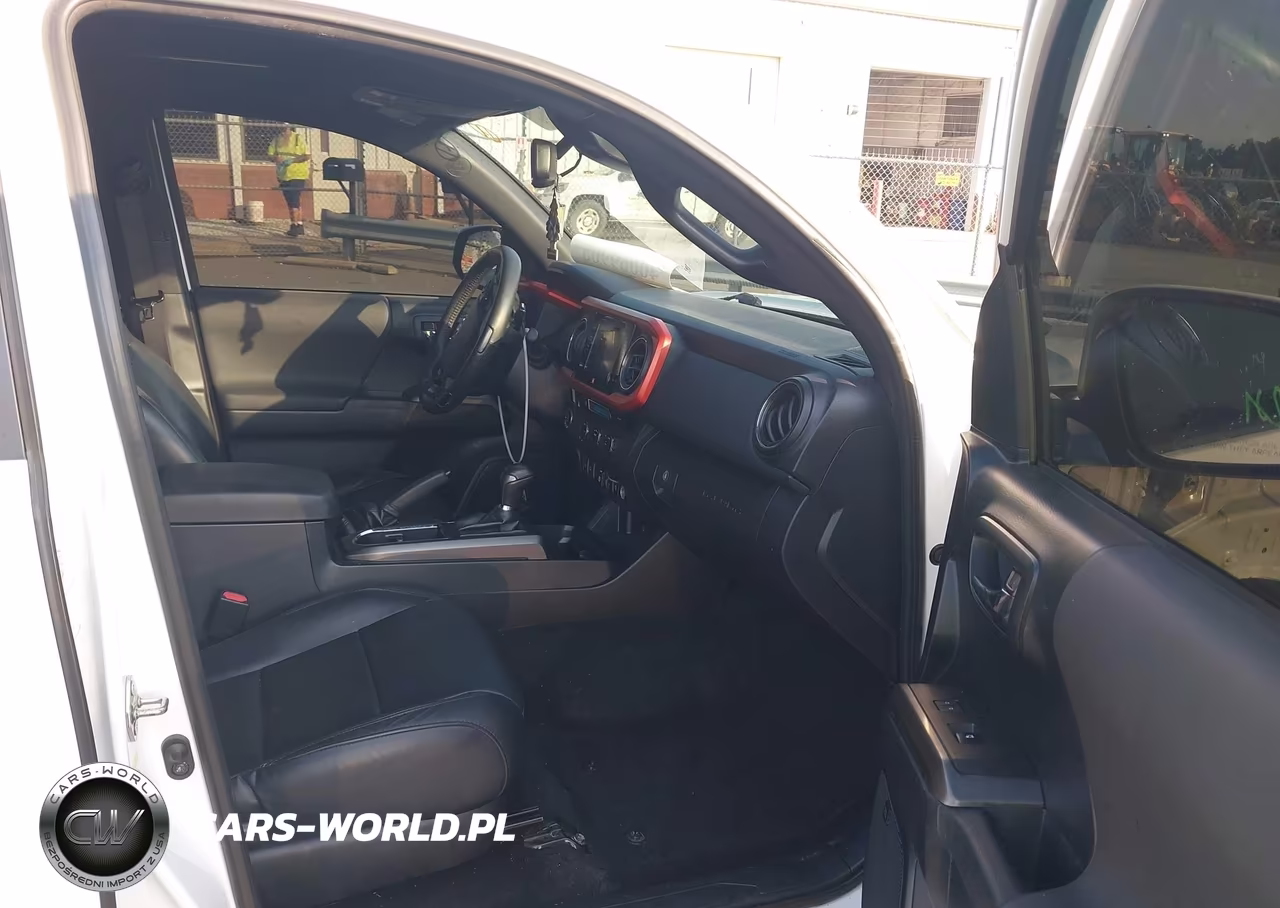 2018 Toyota Tacoma Trd Off Road VIN:3TMAZ5CN6JM058899 - 5