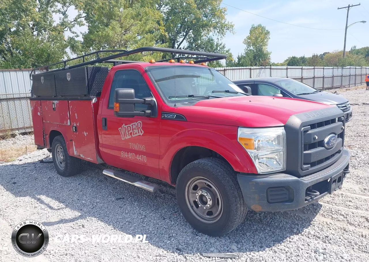 2015 Ford F-350 Chassis Xl