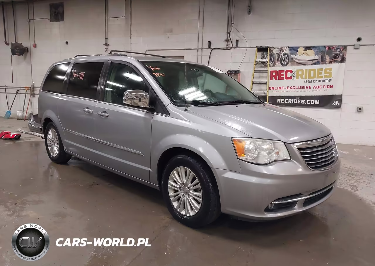 2014 Chrysler Town & Country Limited – zdjęcie 1 z 17