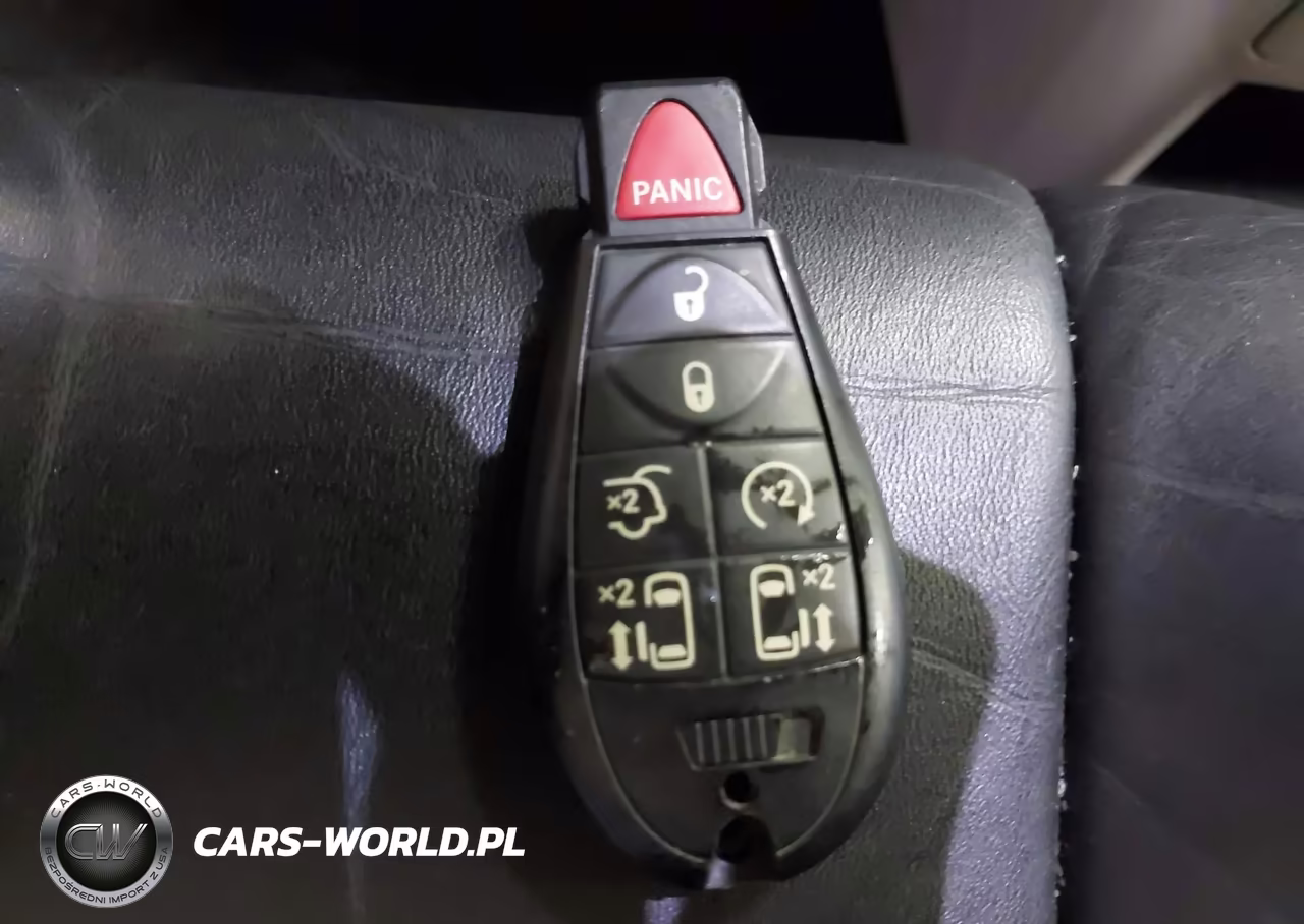 2014 Chrysler Town & Country Limited VIN:2C4RC1GG1ER189374 - 11