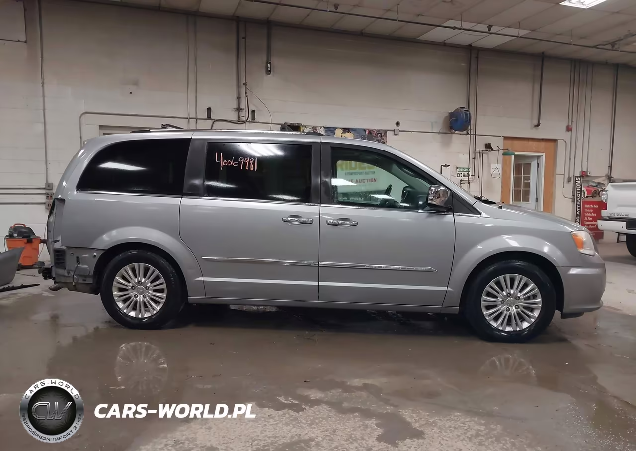 2014 Chrysler Town & Country Limited VIN:2C4RC1GG1ER189374 - 14