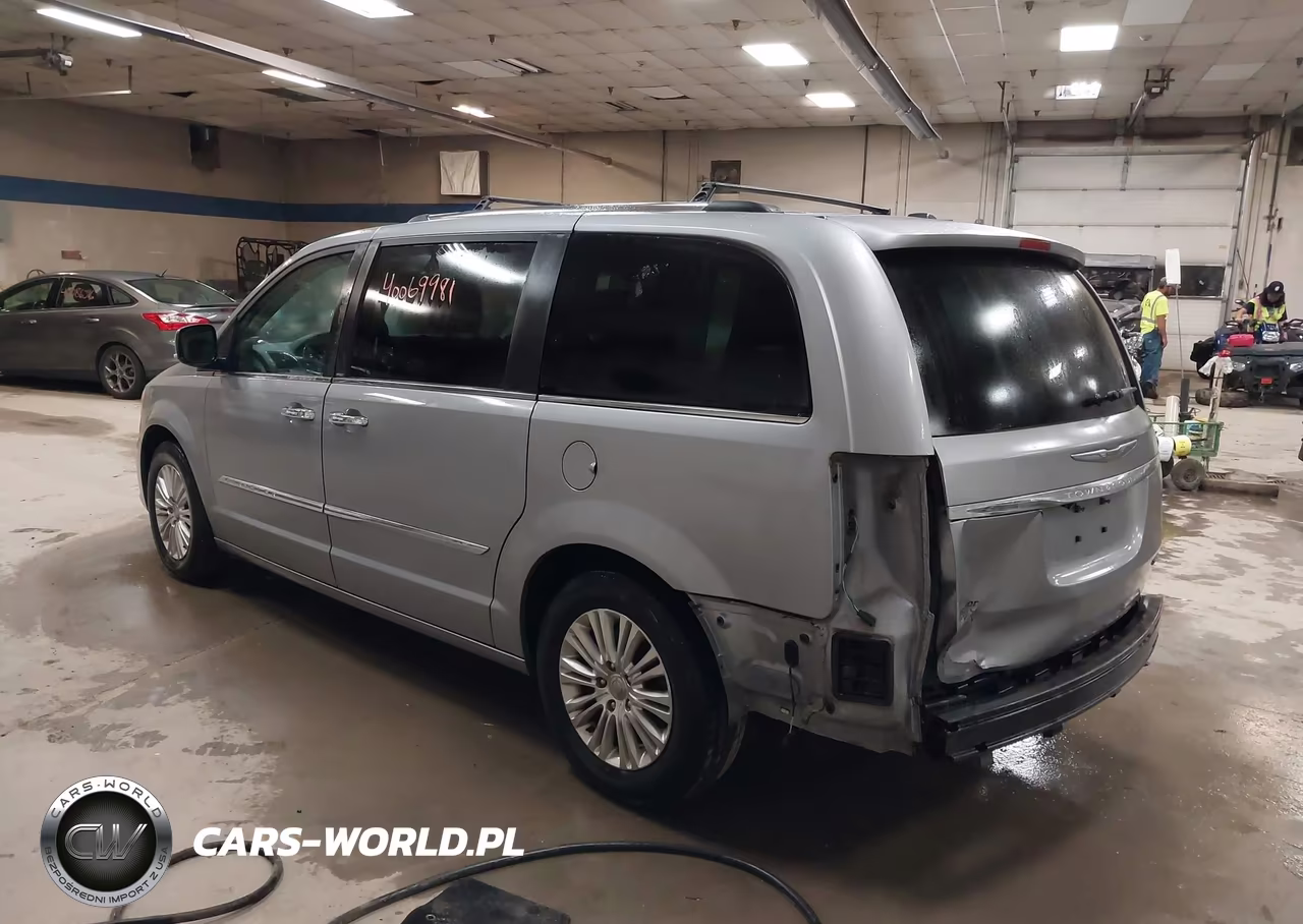 2014 Chrysler Town & Country Limited VIN:2C4RC1GG1ER189374 - 3