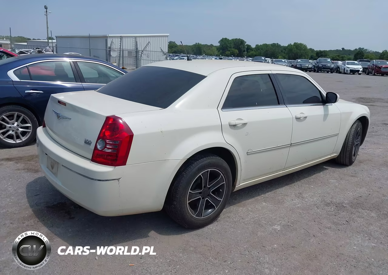 2008 Chrysler 300 Touring VIN:2C3KA53G78H158052 - 4