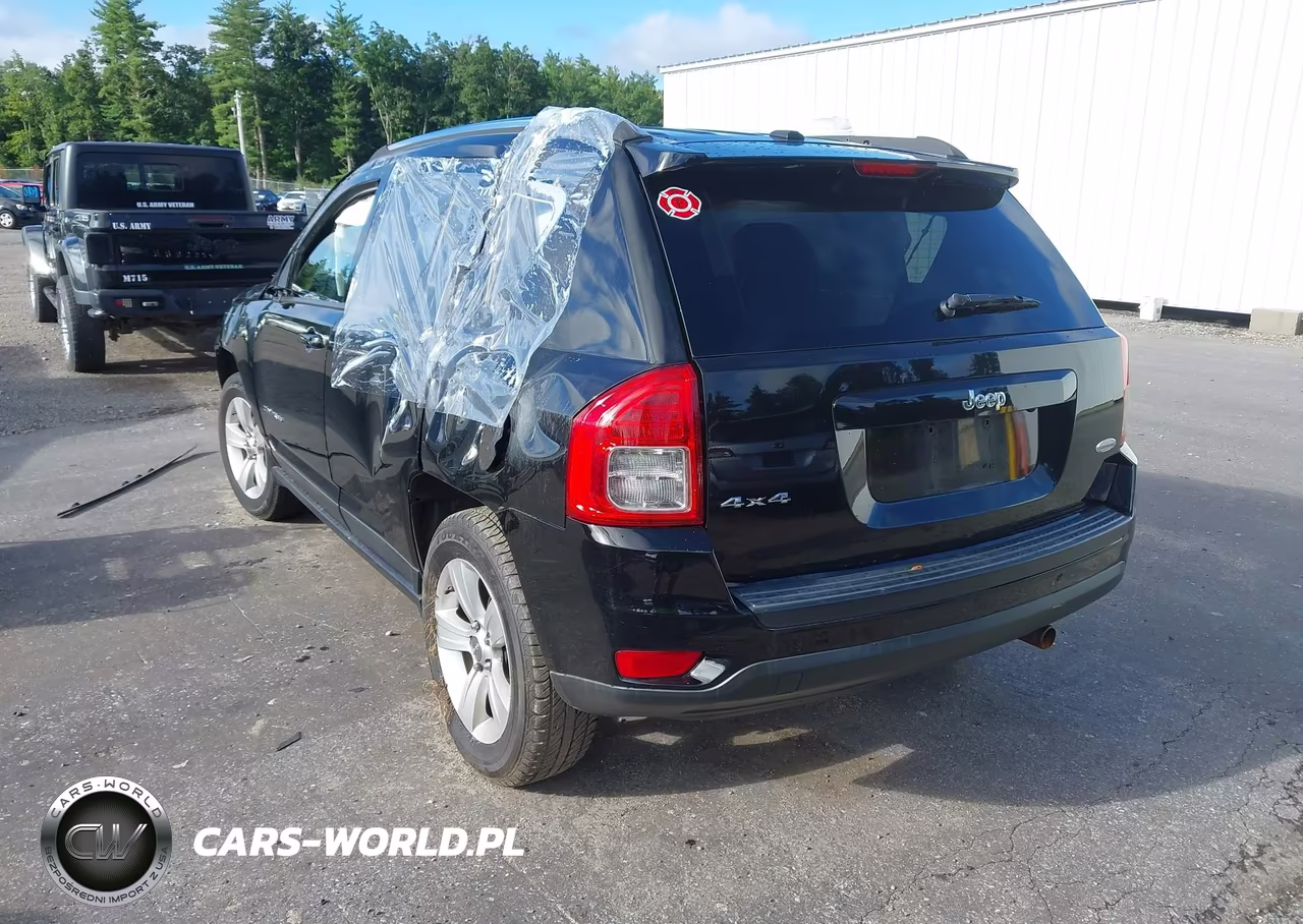 2012 Jeep Compass Latitude VIN:1C4NJDEB6CD537747 - 3