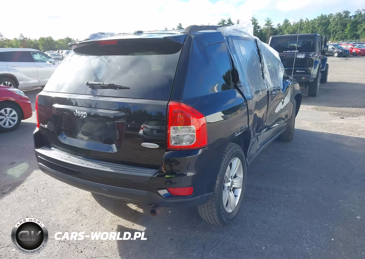 2012 Jeep Compass Latitude VIN:1C4NJDEB6CD537747 - 4