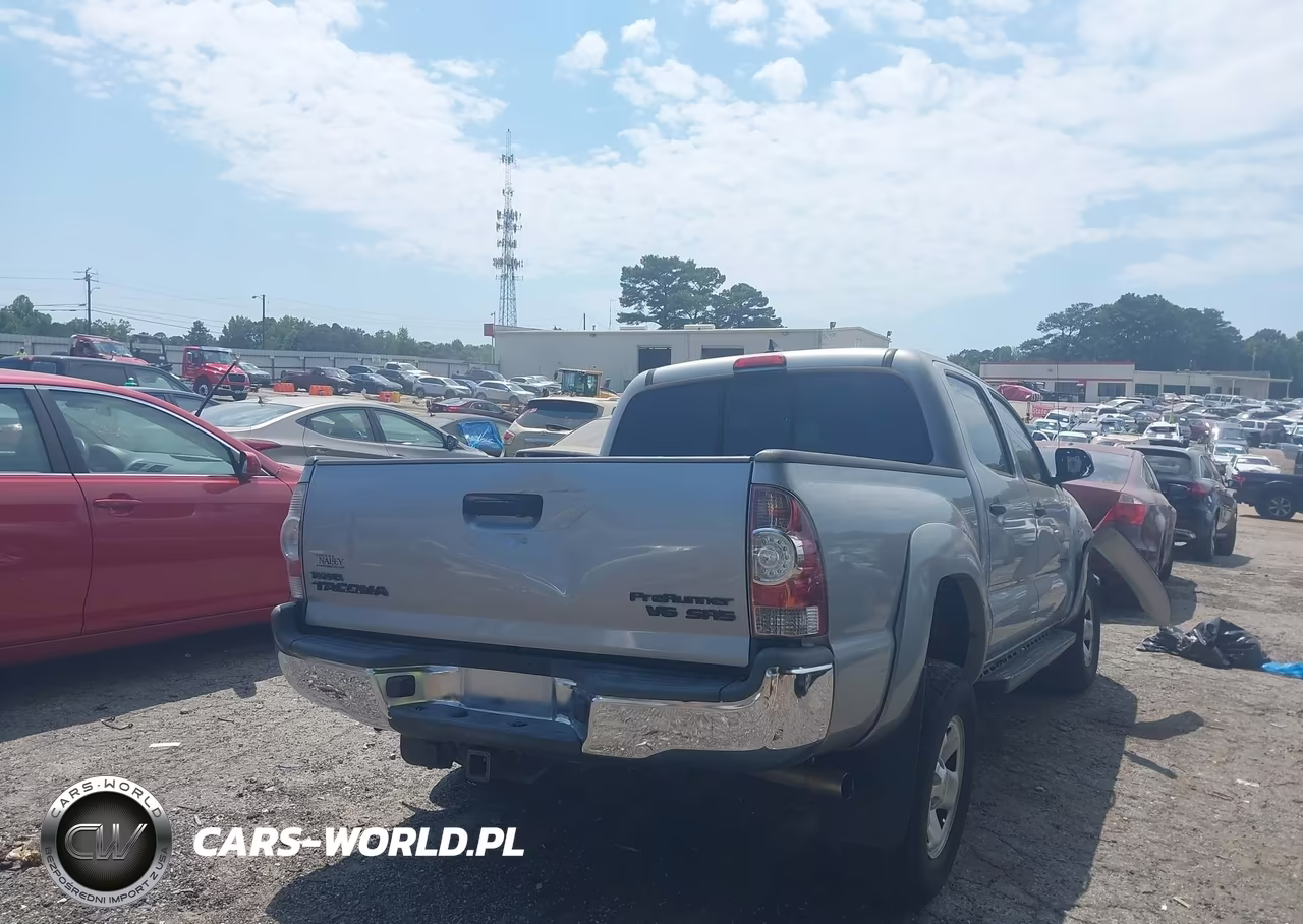 2015 Toyota Tacoma Prerunner V6 VIN:3TMJU4GN7FM178852 - 4