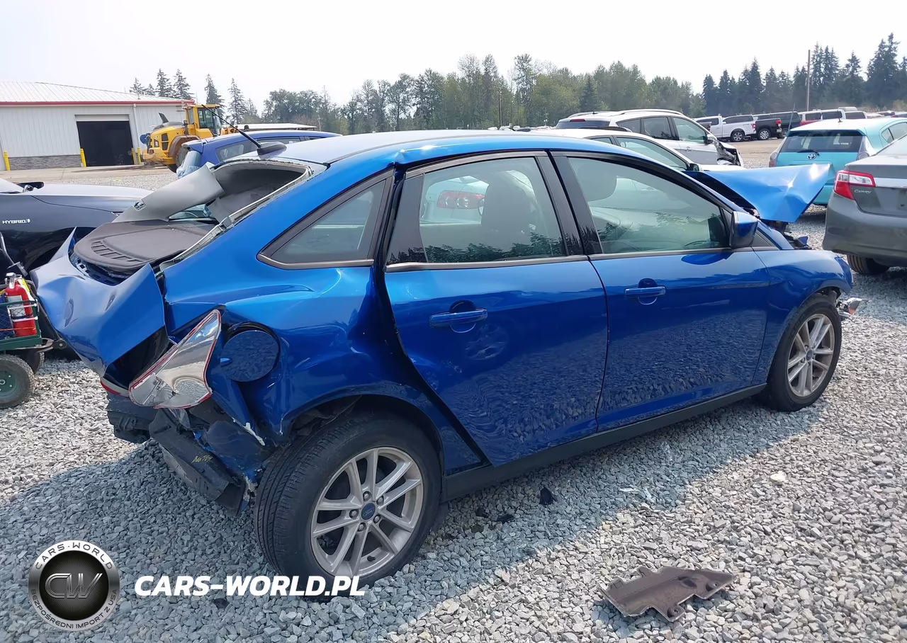 2018 Ford Focus Se VIN:1FADP3F24JL212963 - 4