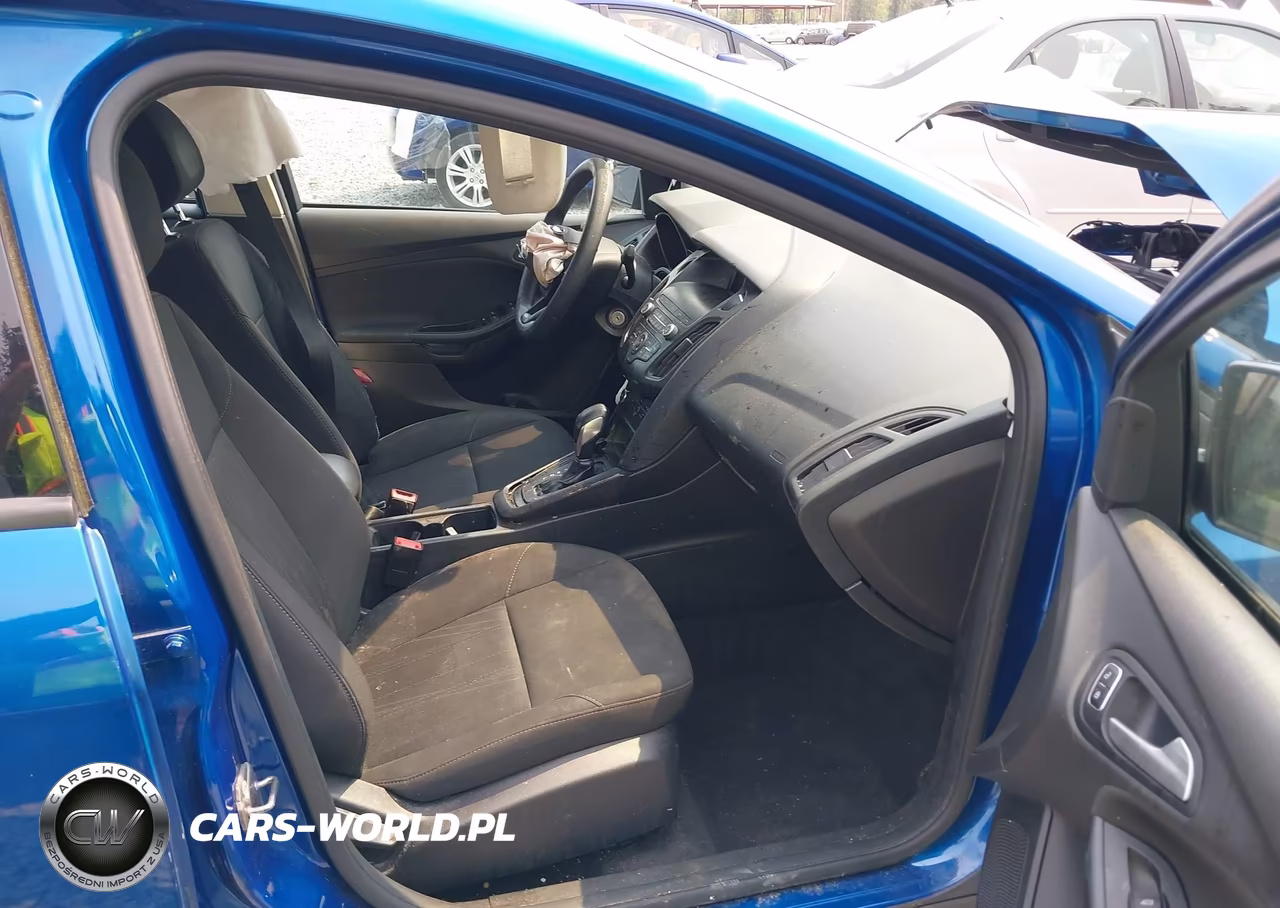 2018 Ford Focus Se VIN:1FADP3F24JL212963 - 5