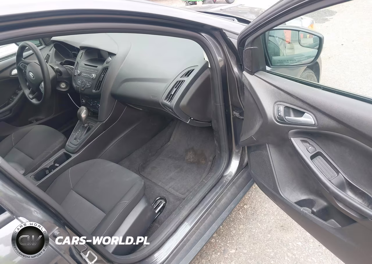 2017 Ford Focus Se VIN:1FADP3F25HL245156 - 5