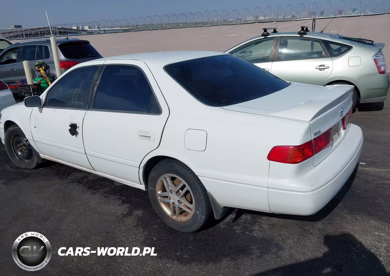 2001 Toyota Camry Le VIN:4T1BG28K31U810864 - 3