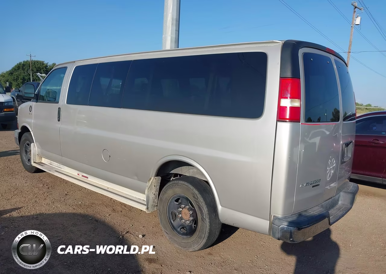 2008 Chevrolet Express Ls VIN:1GAHG39K281182545 - 3