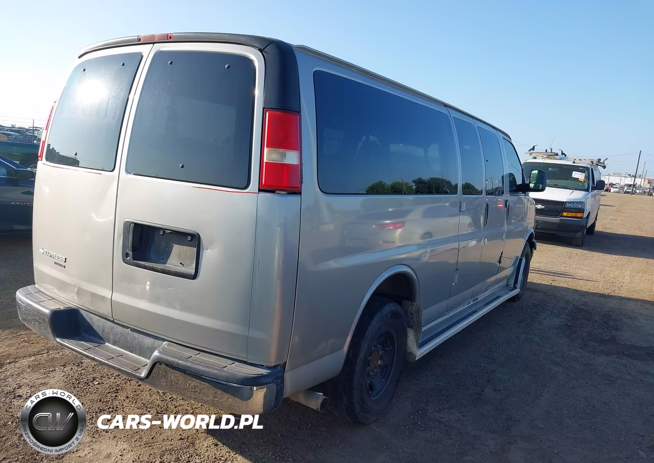 2008 Chevrolet Express Ls VIN:1GAHG39K281182545 - 4