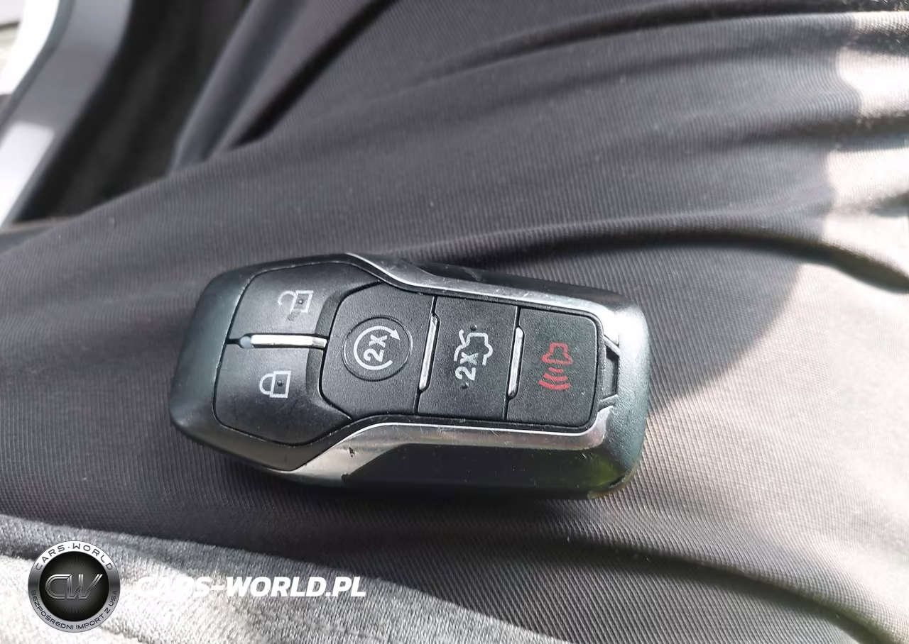 2014 Ford Fusion Hybrid Titanium VIN:3FA6P0RU0ER329063 - 11