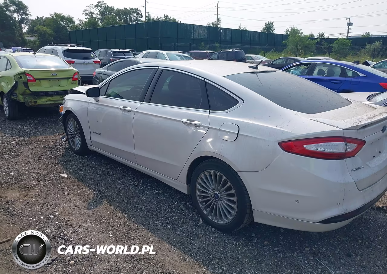 2014 Ford Fusion Hybrid Titanium VIN:3FA6P0RU0ER329063 - 3