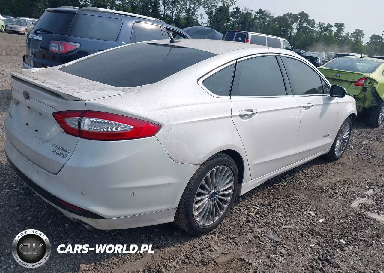2014 Ford Fusion Hybrid Titanium VIN:3FA6P0RU0ER329063 - 4