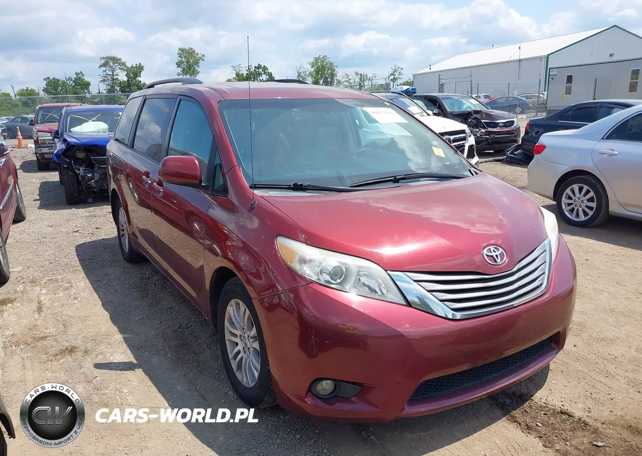 2013 Toyota Sienna Xle V6 8 Passenger