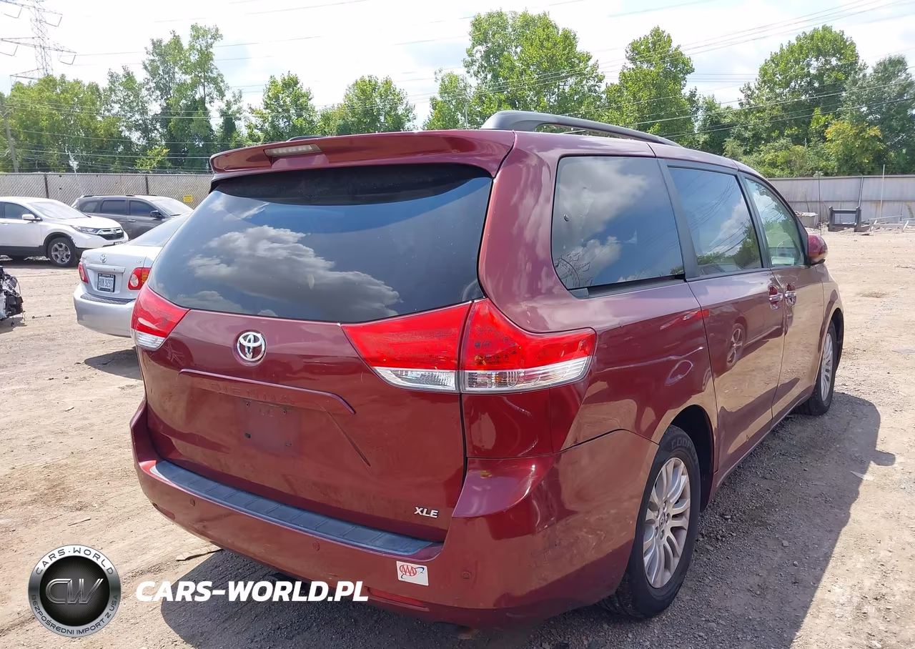 2013 Toyota Sienna Xle V6 8 Passenger VIN:5TDYK3DC5DS373508 - 4