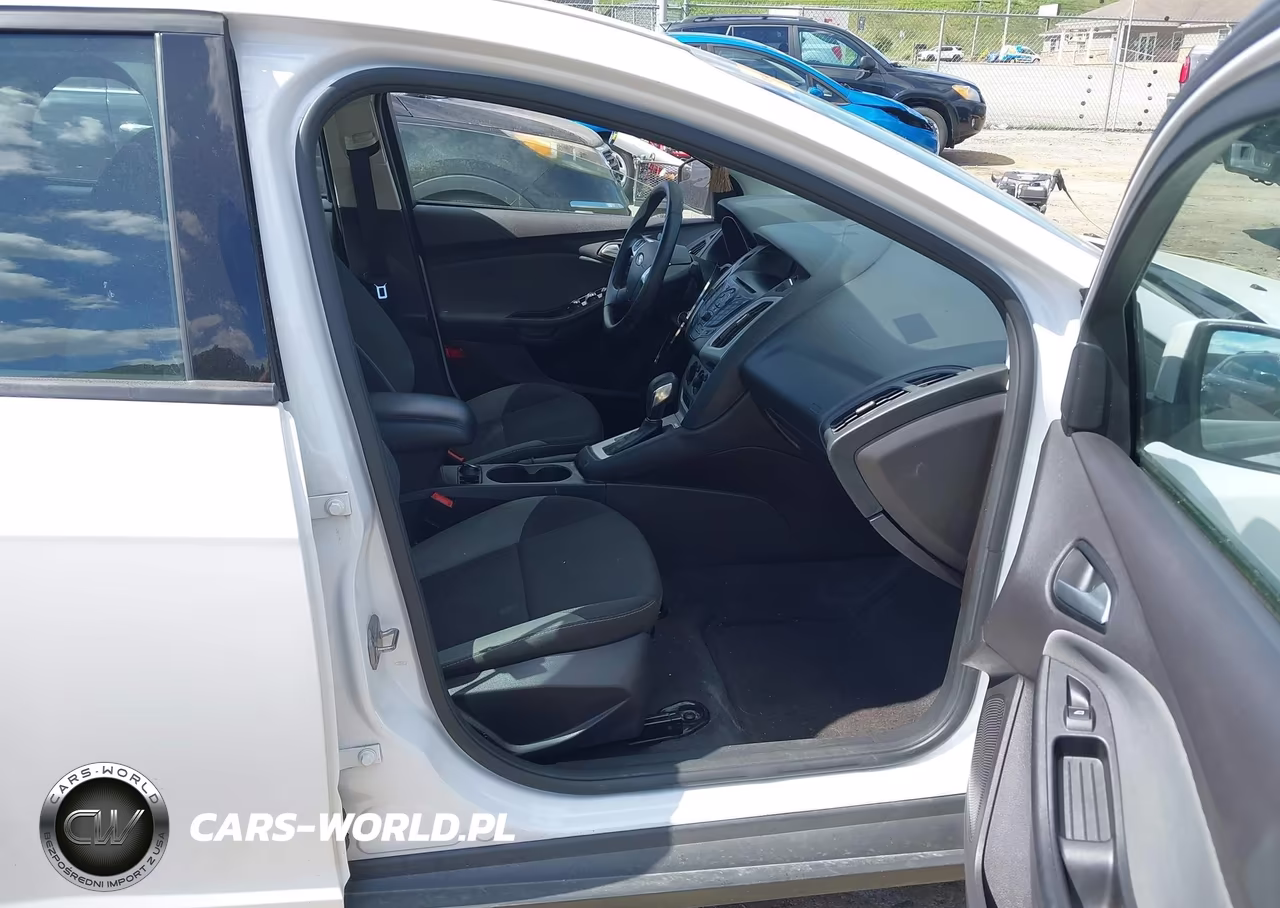 2014 Ford Focus Se VIN:1FADP3F20EL275368 - 5