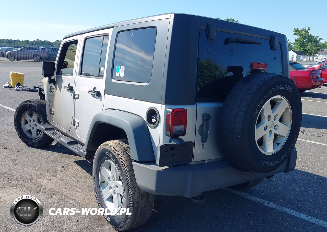 2010 Jeep Wrangler Unlimited Sport VIN:1J4BA3H13AL198863 - 3