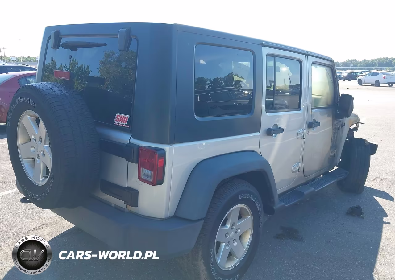 2010 Jeep Wrangler Unlimited Sport VIN:1J4BA3H13AL198863 - 4