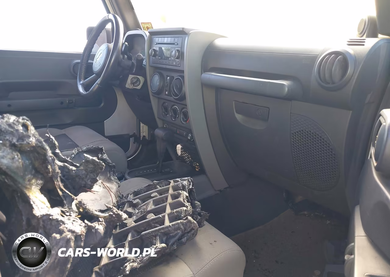 2010 Jeep Wrangler Unlimited Sport VIN:1J4BA3H13AL198863 - 5