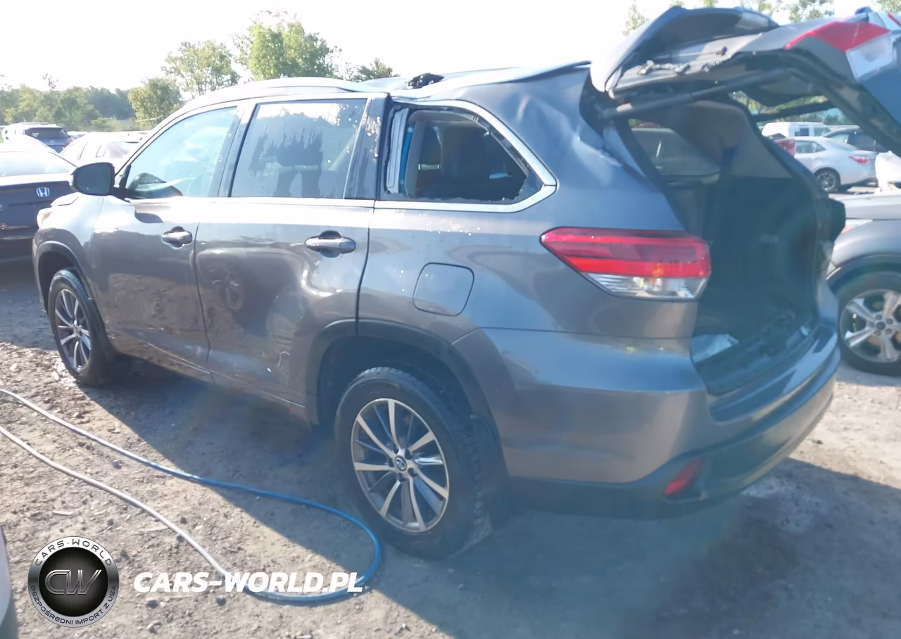 2018 Toyota Highlander Xle VIN:5TDJZRFHXJS871529 - 3