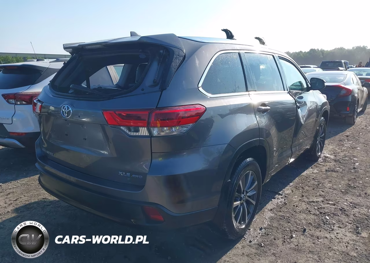 2018 Toyota Highlander Xle VIN:5TDJZRFHXJS871529 - 4