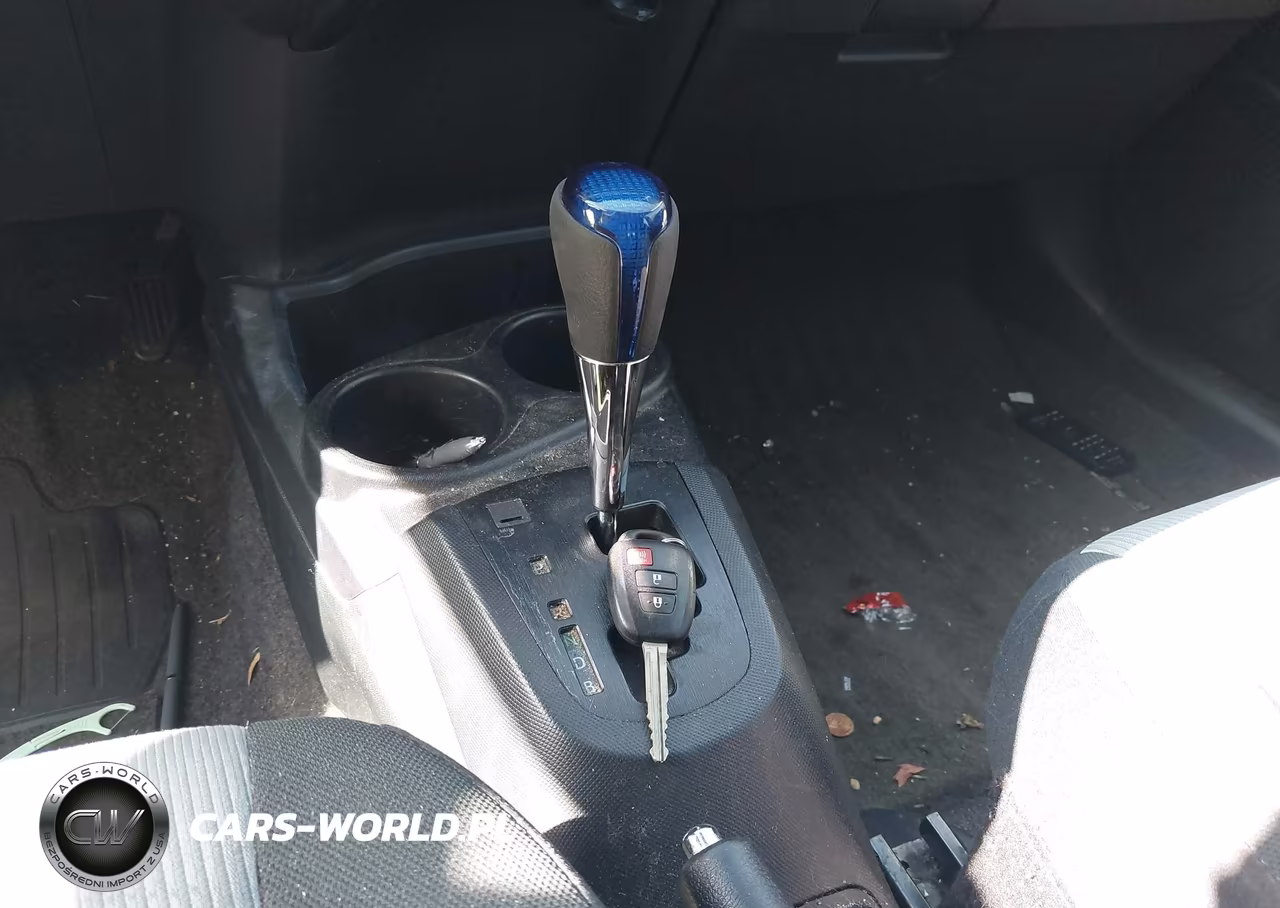 2015 Toyota Prius C Two VIN:JTDKDTB31F1093524 - 11