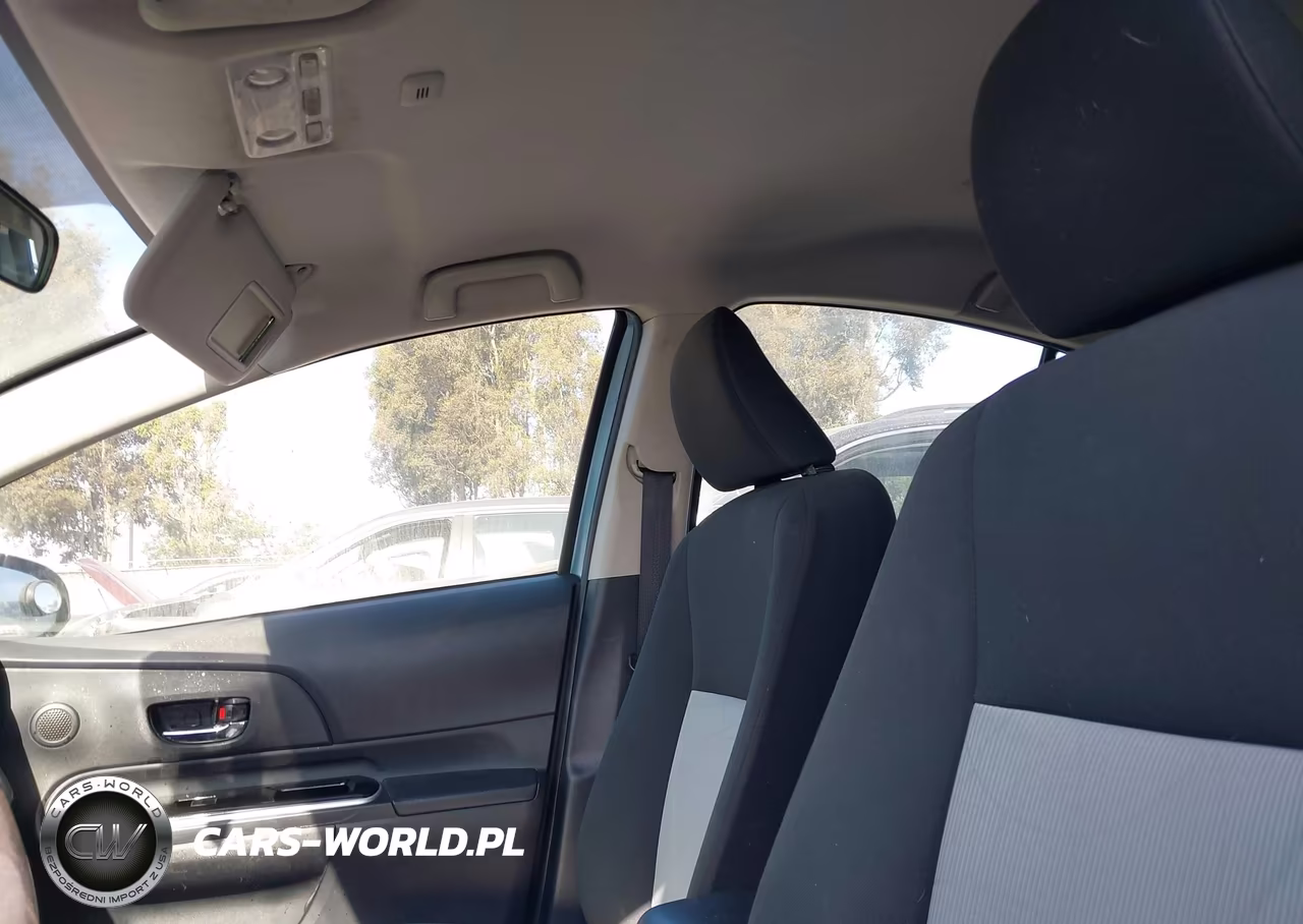 2015 Toyota Prius C Two VIN:JTDKDTB31F1093524 - 12
