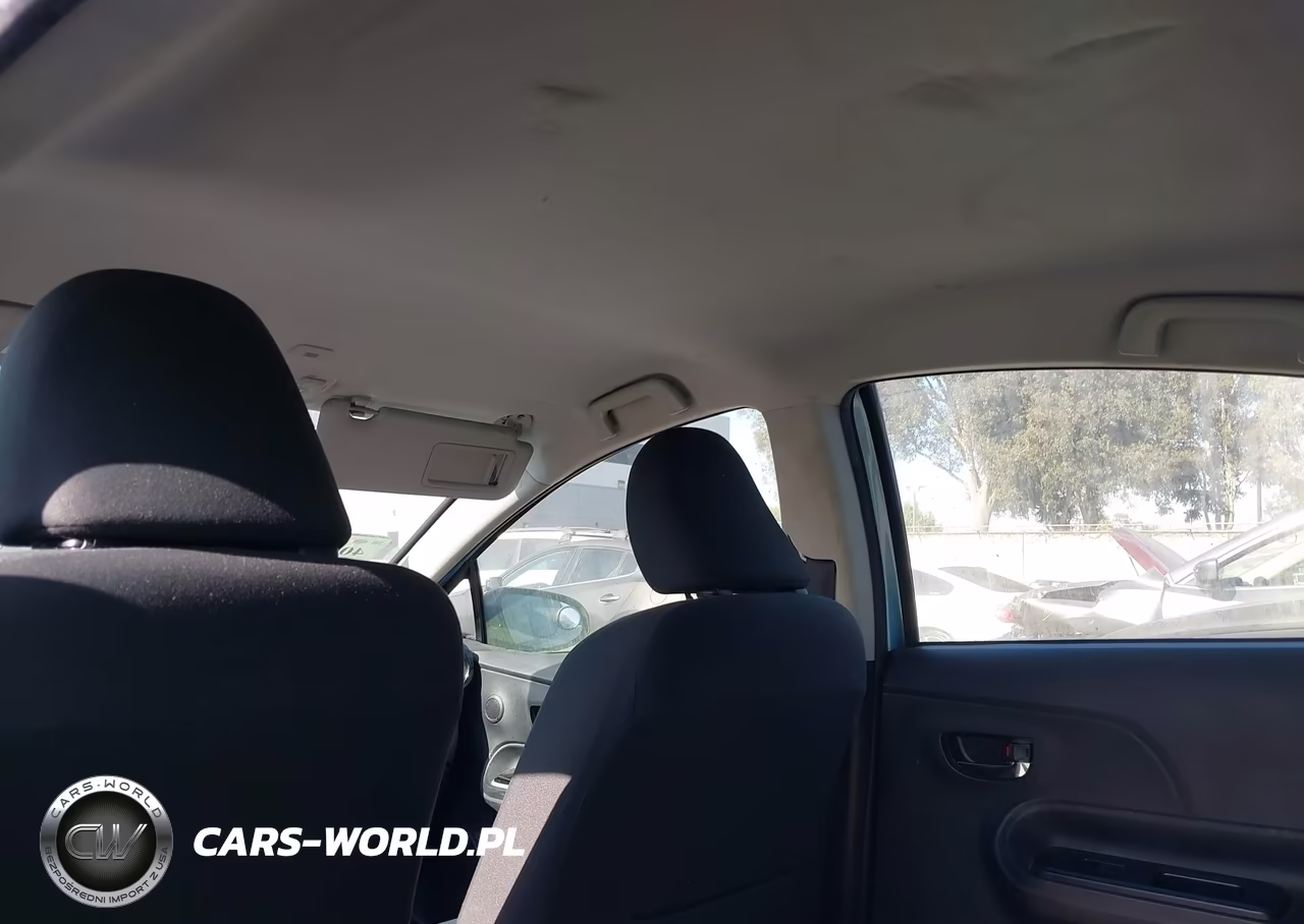 2015 Toyota Prius C Two VIN:JTDKDTB31F1093524 - 13
