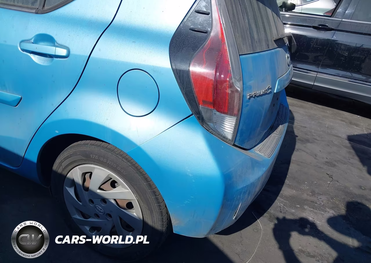 2015 Toyota Prius C Two VIN:JTDKDTB31F1093524 - 14