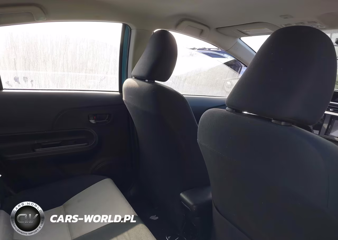 2015 Toyota Prius C Two VIN:JTDKDTB31F1093524 - 8