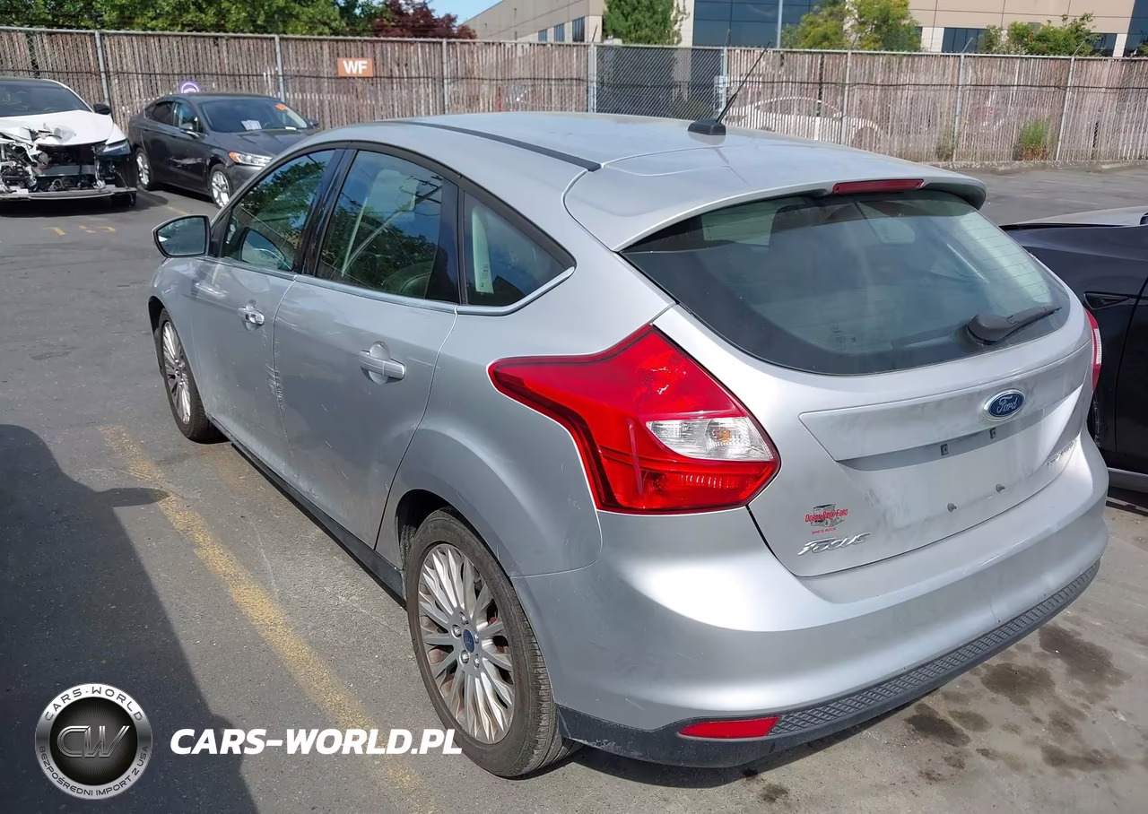 2017 Ford Escape Titanium VIN:1FMCU0J94HUB46125 - 3