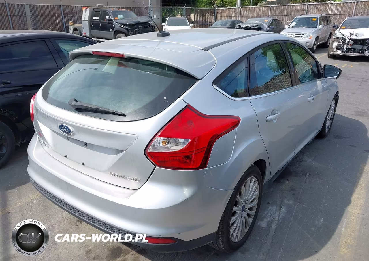 2017 Ford Escape Titanium VIN:1FMCU0J94HUB46125 - 4