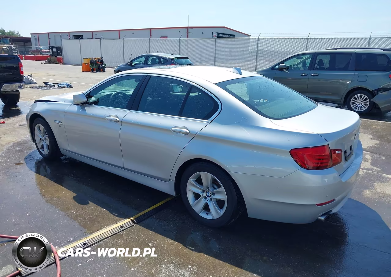 2012 BMW 528I xDrive VIN:WBAXH5C55CDW07338 - 3