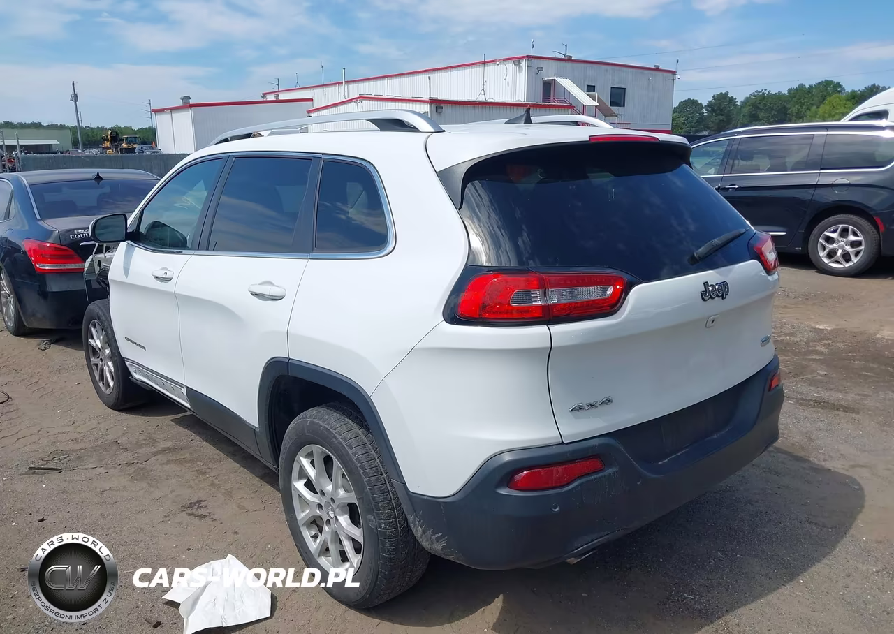 2016 Jeep Cherokee Latitude VIN:1C4PJMCB3GW279158 - 3