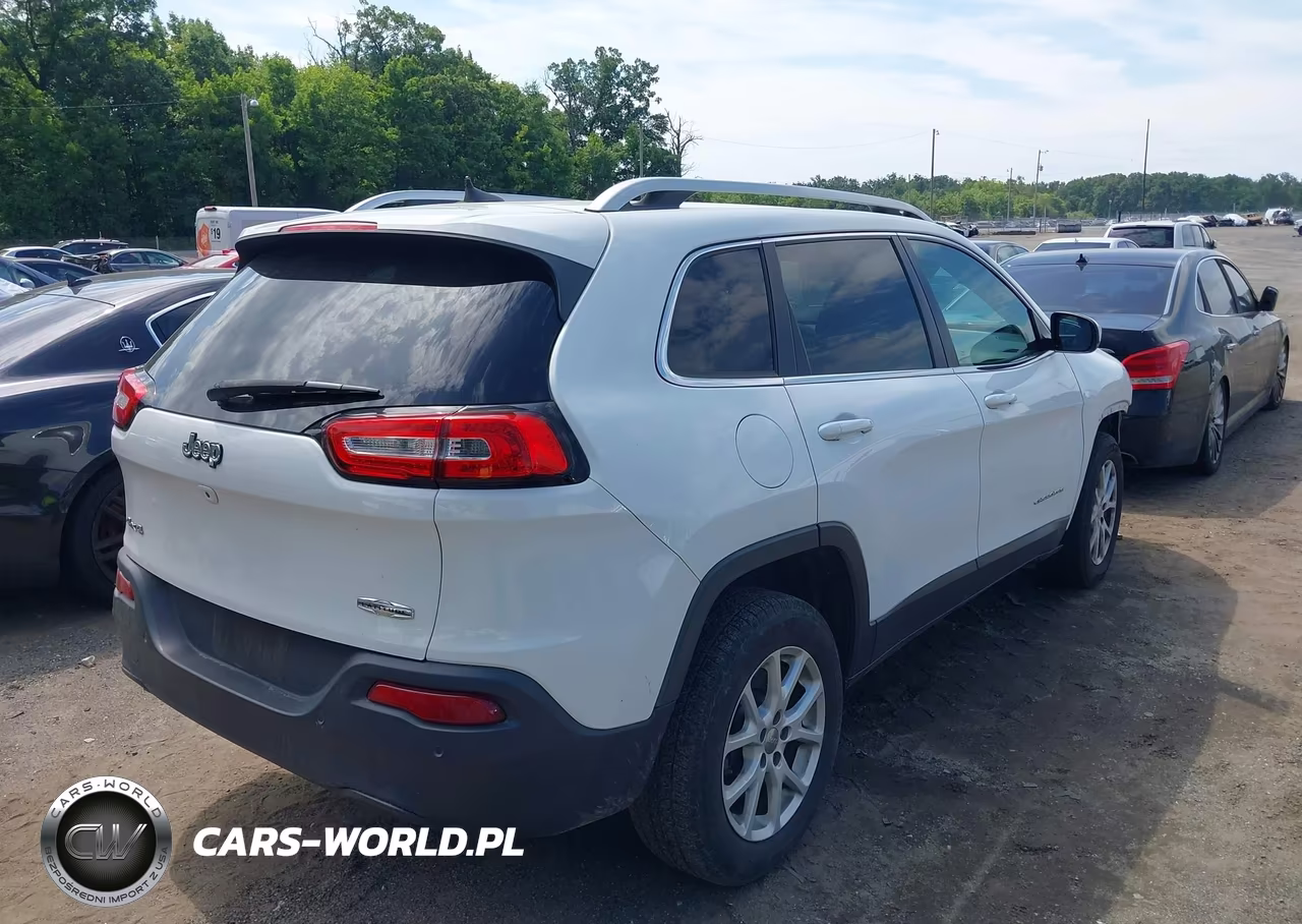 2016 Jeep Cherokee Latitude VIN:1C4PJMCB3GW279158 - 4