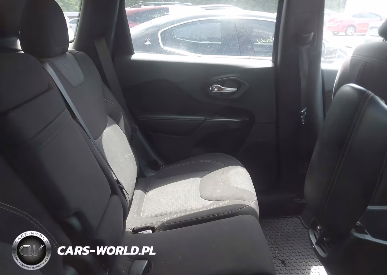 2016 Jeep Cherokee Latitude VIN:1C4PJMCB3GW279158 - 8
