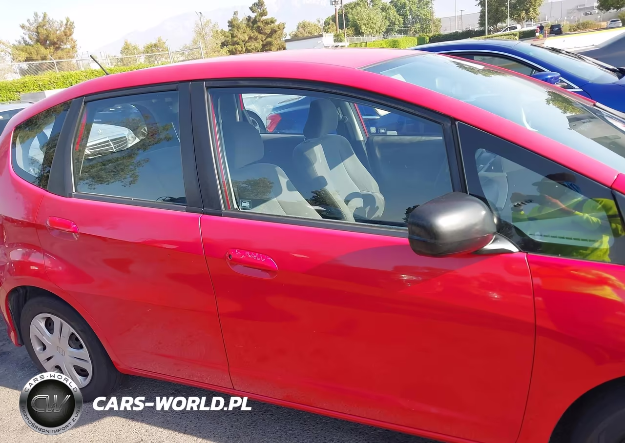 2010 Honda Fit VIN:JHMGE8H28AC037848 - 13