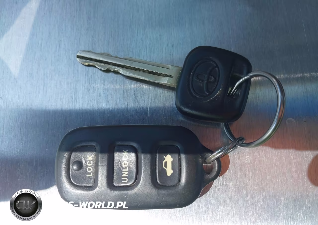 2002 Toyota Camry Le VIN:JTDBE32K420125340 - 11
