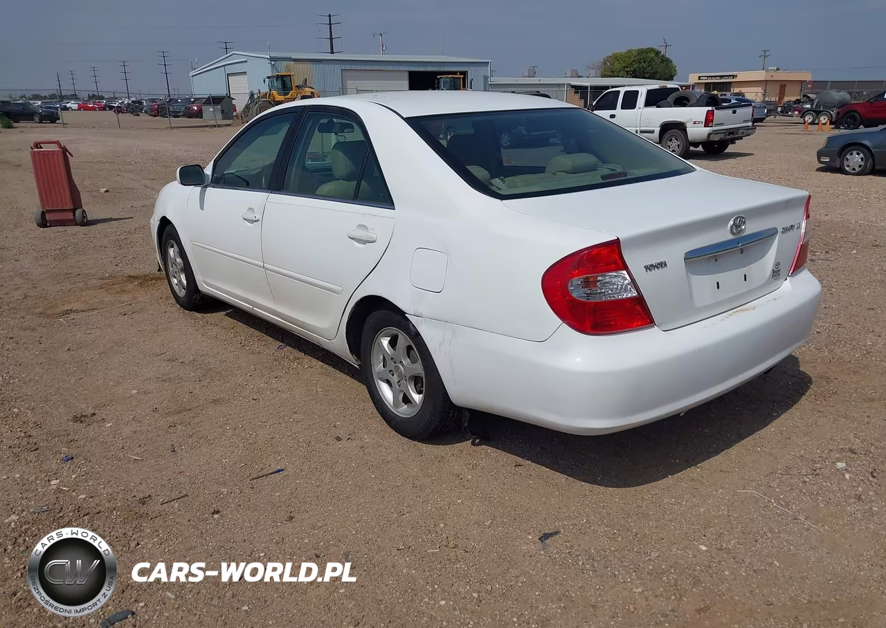 2002 Toyota Camry Le VIN:JTDBE32K420125340 - 3