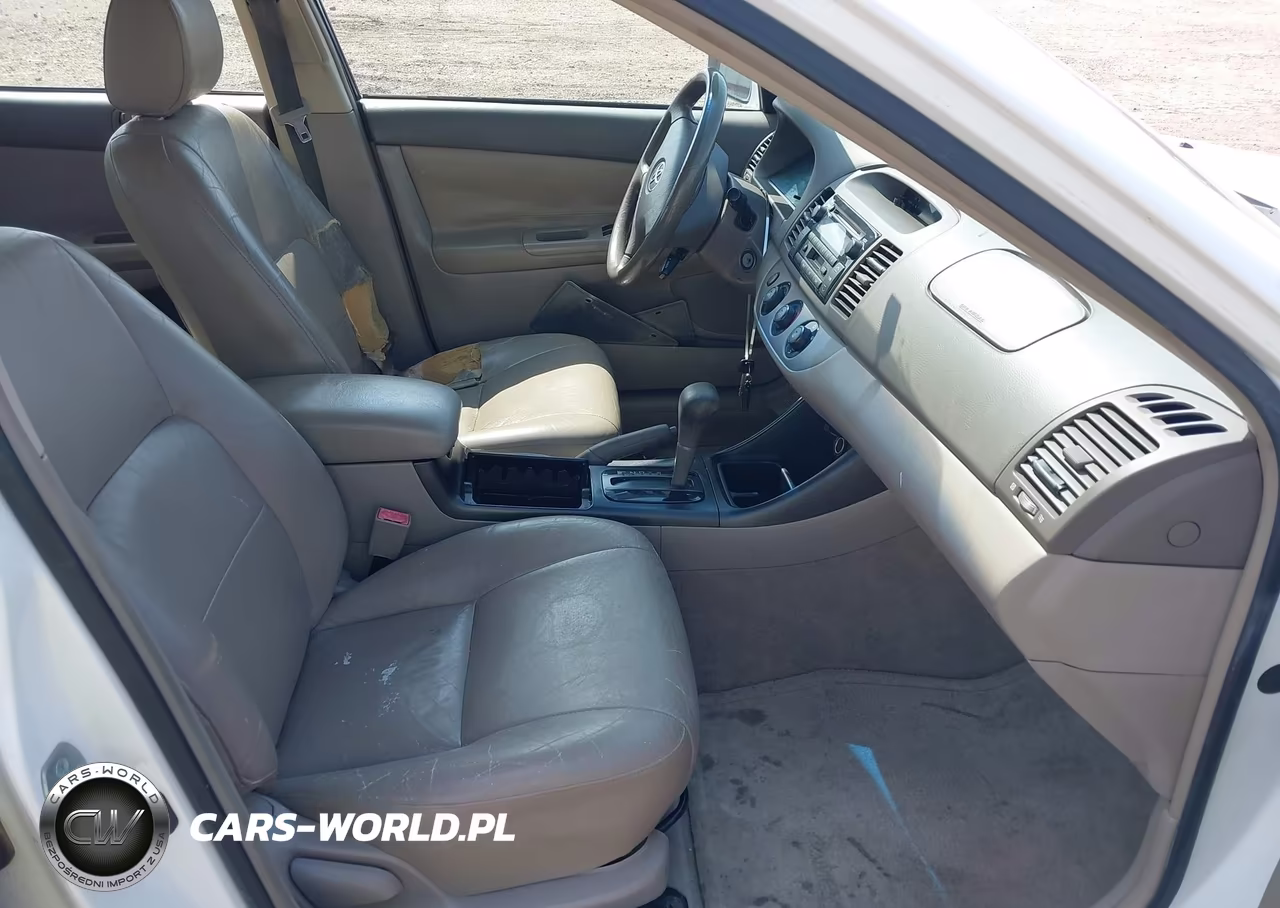 2002 Toyota Camry Le VIN:JTDBE32K420125340 - 5