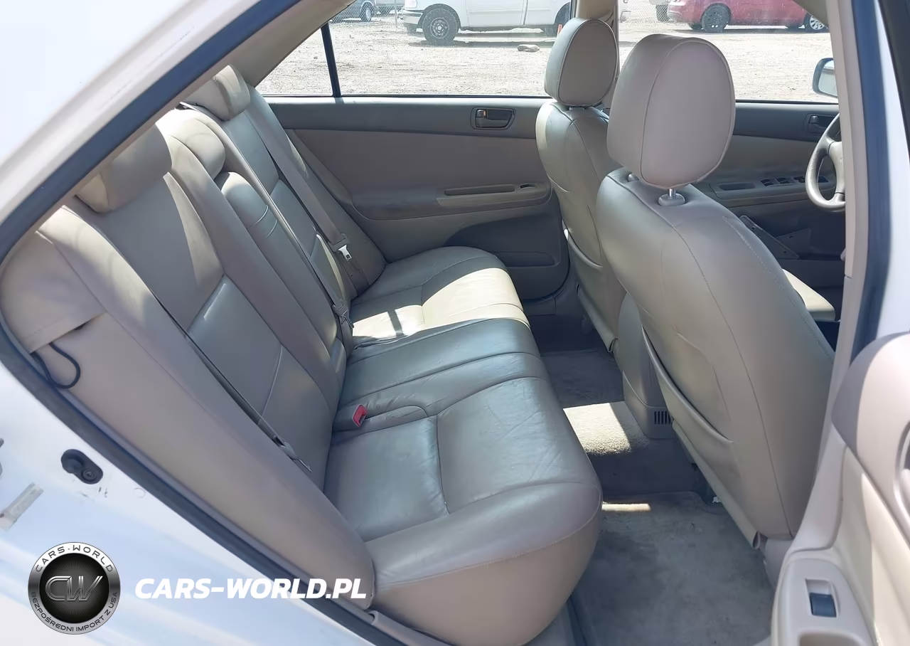 2002 Toyota Camry Le VIN:JTDBE32K420125340 - 8
