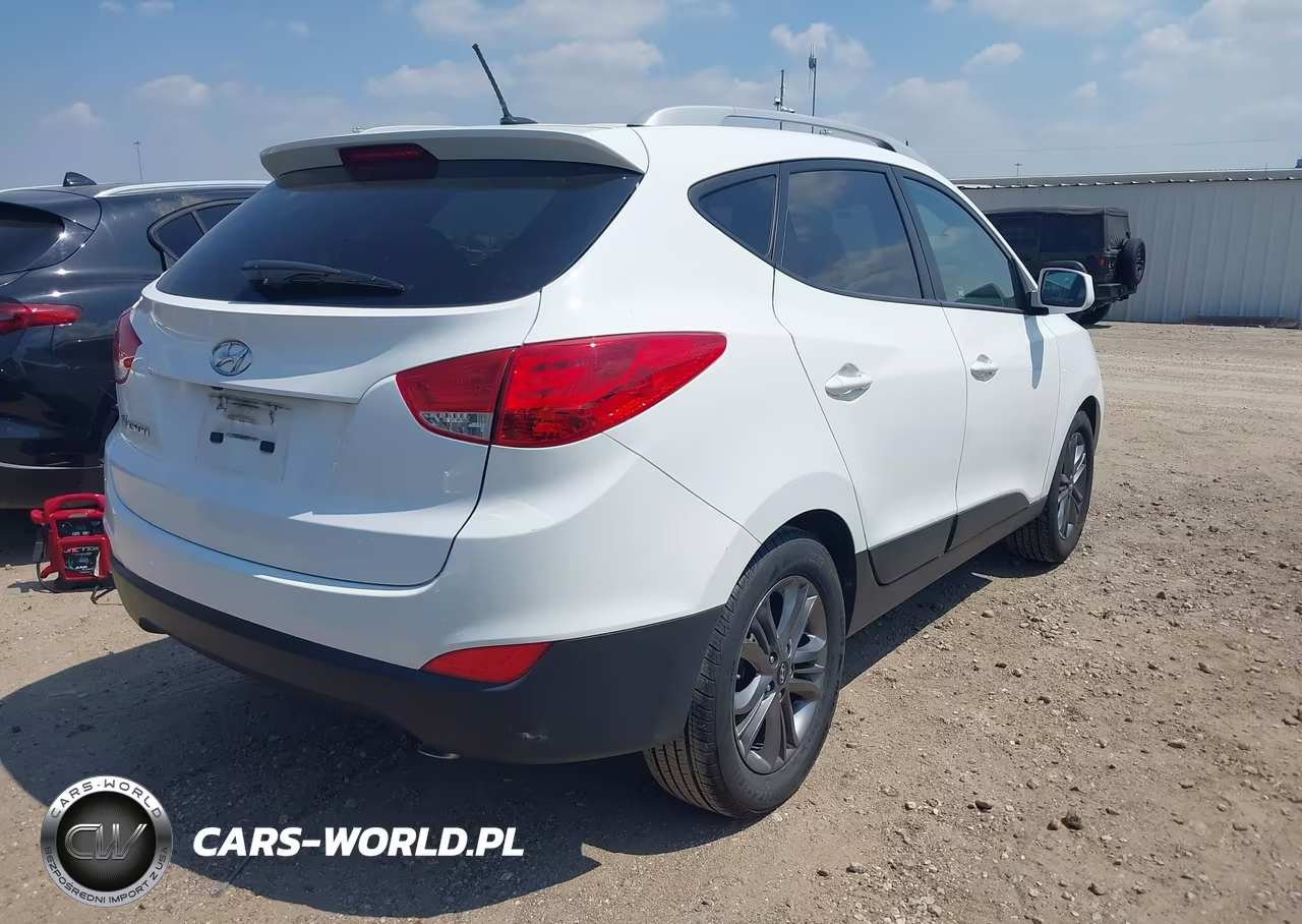 2014 Hyundai Tucson Se VIN:KM8JU3AG8EU845194 - 4