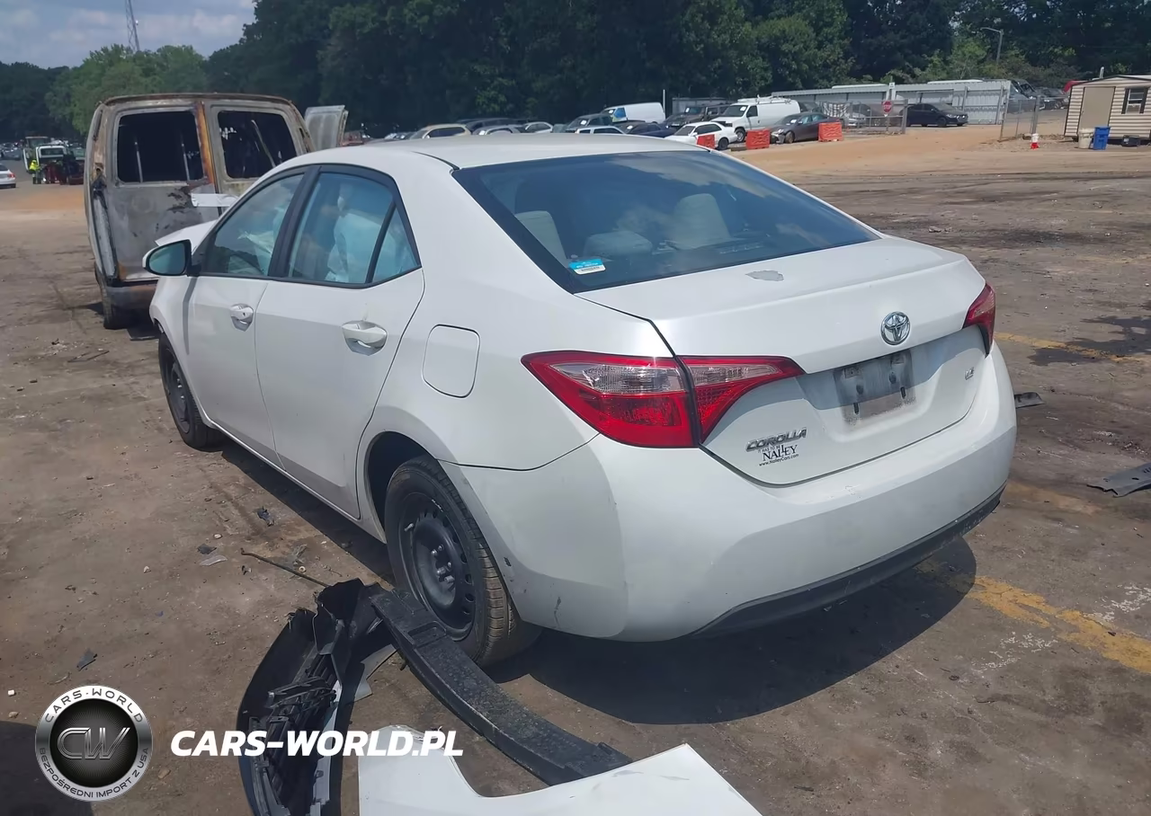 2017 Toyota Corolla Le VIN:5YFBURHE3HP591119 - 3
