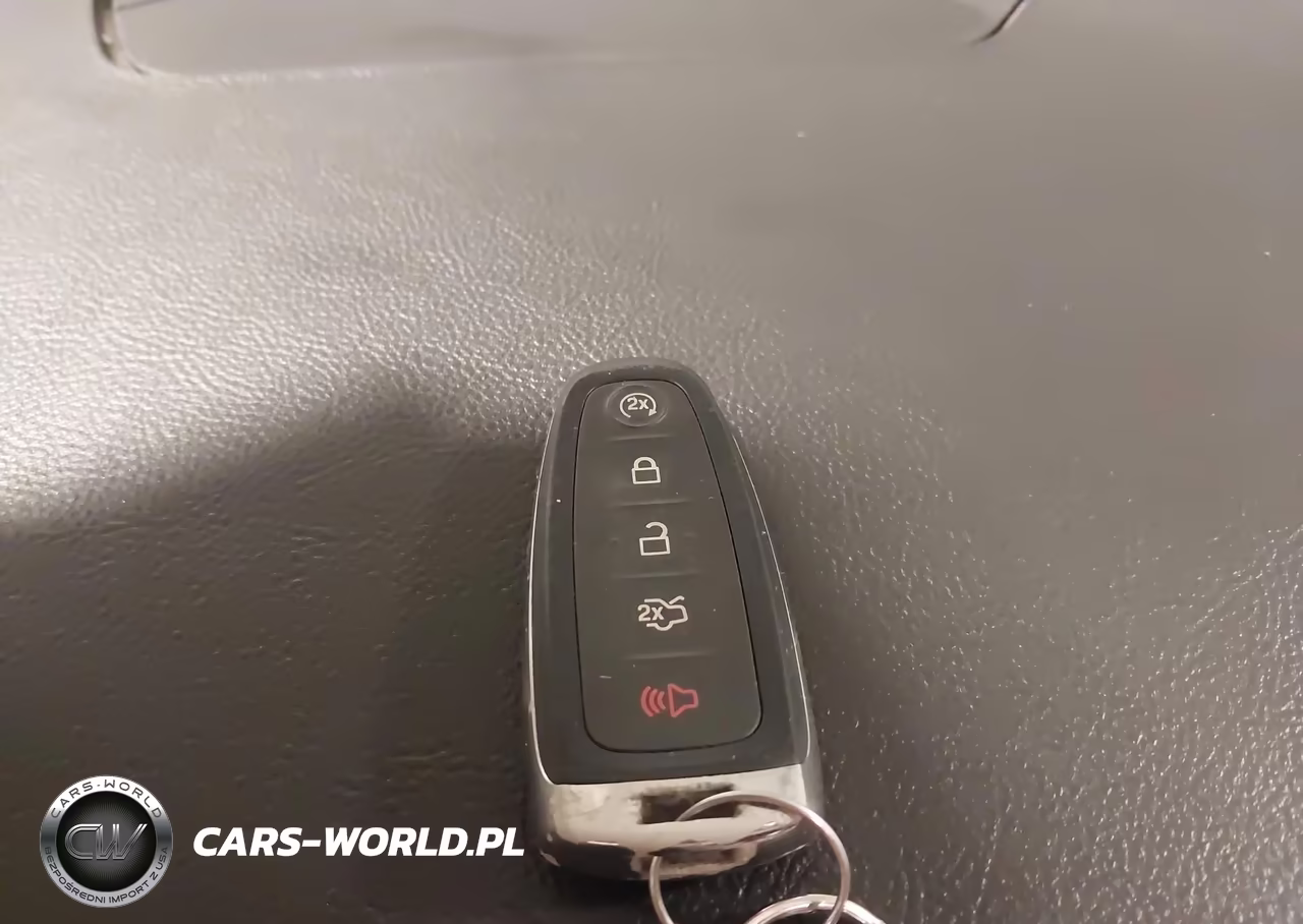 2018 Ford Taurus Limited VIN:1FAHP2F82JG118010 - 11