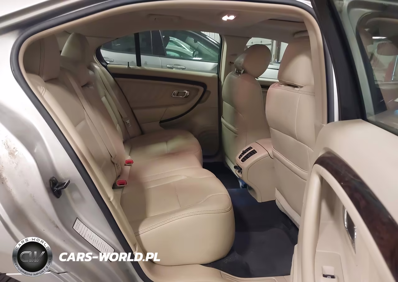 2018 Ford Taurus Limited VIN:1FAHP2F82JG118010 - 8