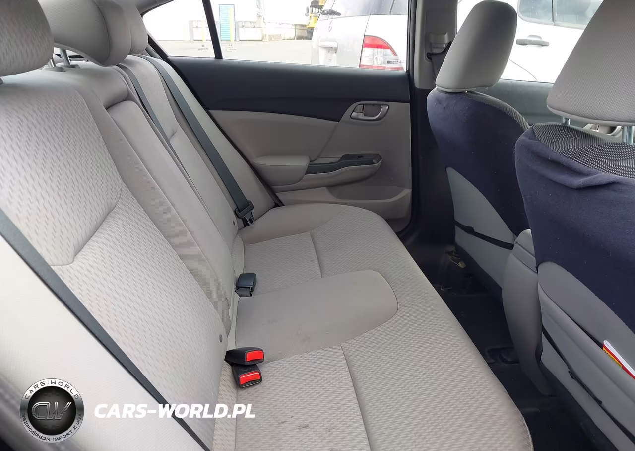 2012 Honda Fit VIN:JHMGE8H35CC028410 - 8