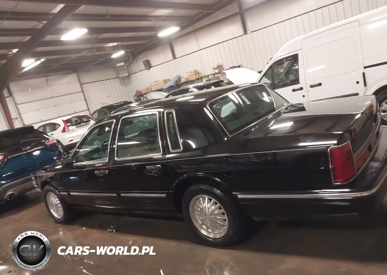 1997 Lincoln Town Car Signature VIN:1LNLM82W8VY693020 - 15